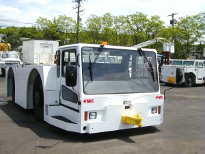 1999 FMC B1200 Push Back Tractor