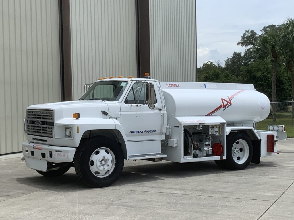 1982 F700 2000 Gallon Avgas Truck