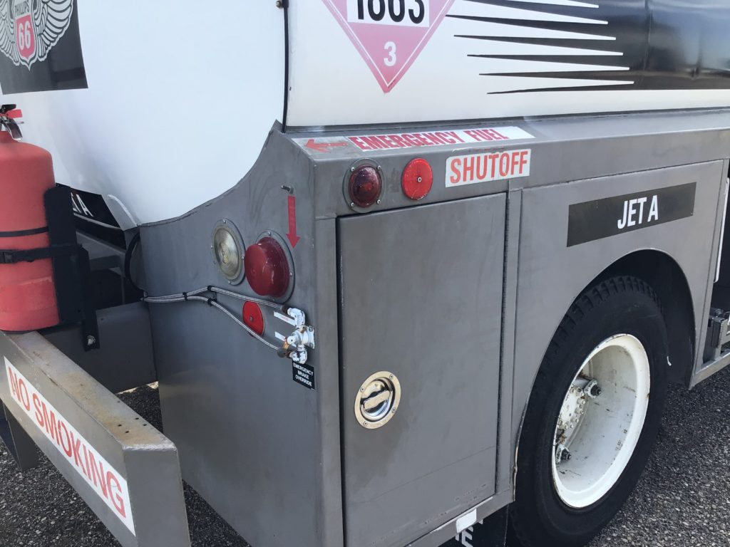 1985 Ford F-800 2000 Gallon Jet A Refueler