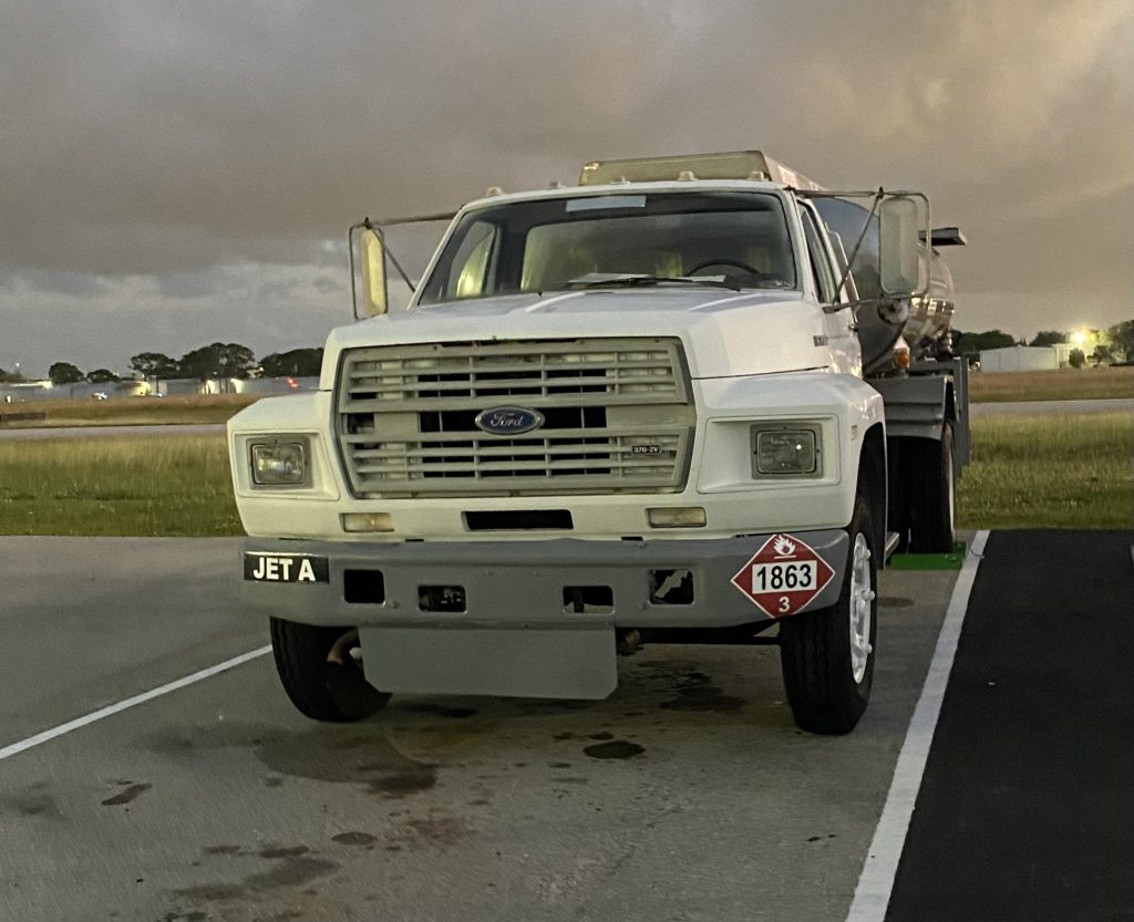 FORD F700 Fuel Truck – Jet A Grade (2500 Gas Cap)