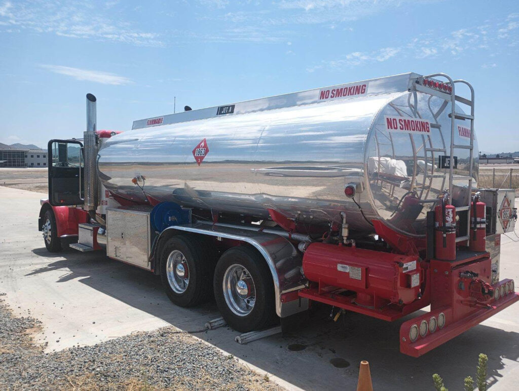 2013 Peterbilt Jet A Fueler 4,000 gal Paccar 389