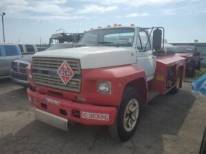 1986 Ford F600 750 Gallon Refueler Tanker