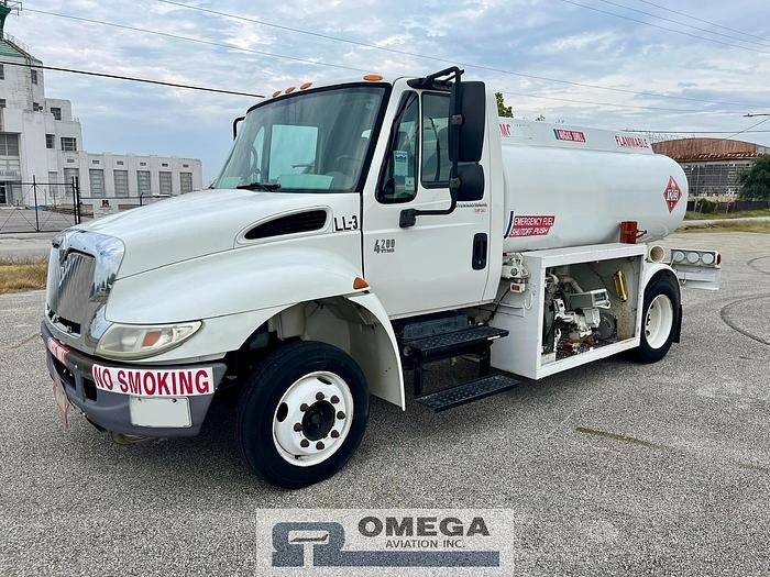 2002 International 1200 Gallon Avgas Fuel Truck